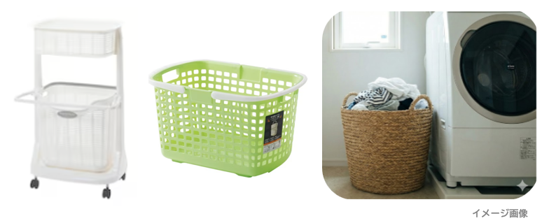 白いキャスター付きランドリーワゴンと黄緑色のプラスチック製洗濯カゴ、洗濯機の横に置かれた籐製のランドリーバスケットの画像