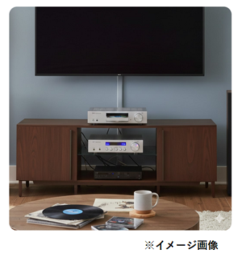 リビングルームのテレビ台にCDプレイヤーがのっている状態の画像